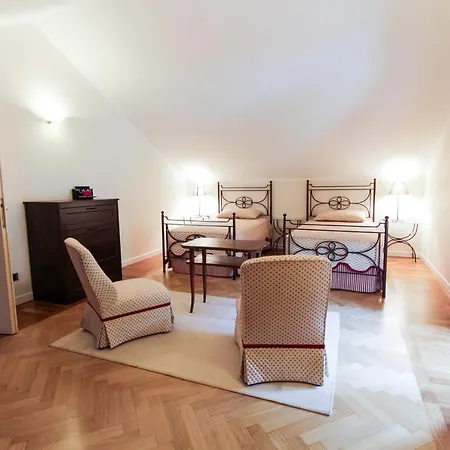 Sleeps 16 Pool Air Con Wifi Stresa