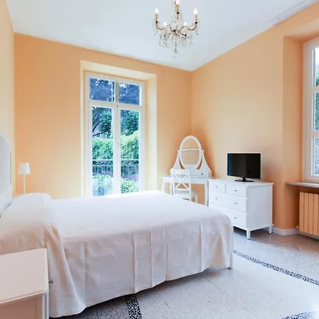 Sleeps 16 Pool Air Con Wifi Stresa