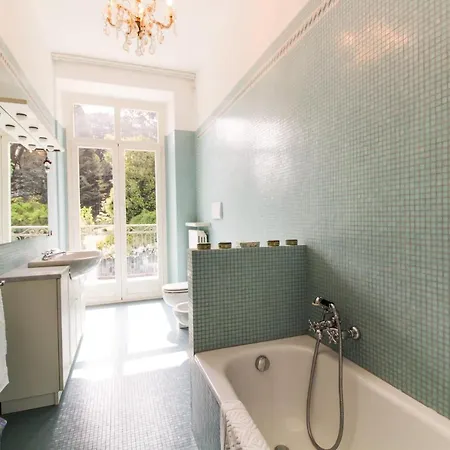 Sleeps 16 Pool Air Con Wifi * Stresa