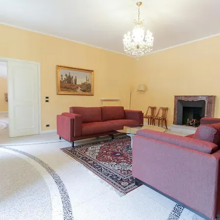 Sleeps 16 Pool Air Con Wifi Stresa