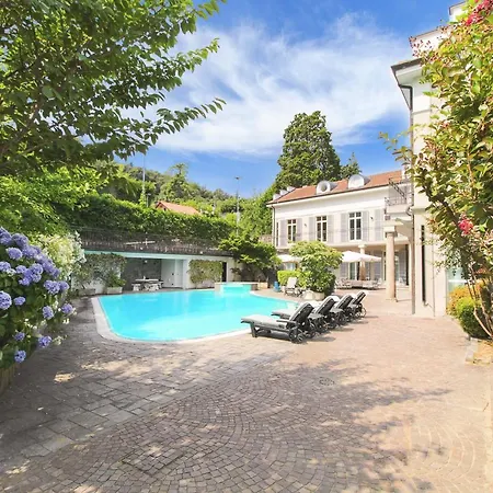 Villa Sleeps 16 Pool Air Con Wifi Stresa